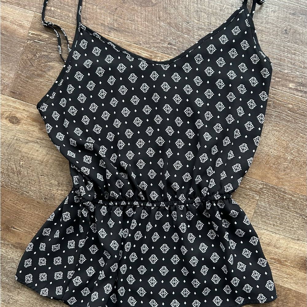 Black and White Patterned Top size small